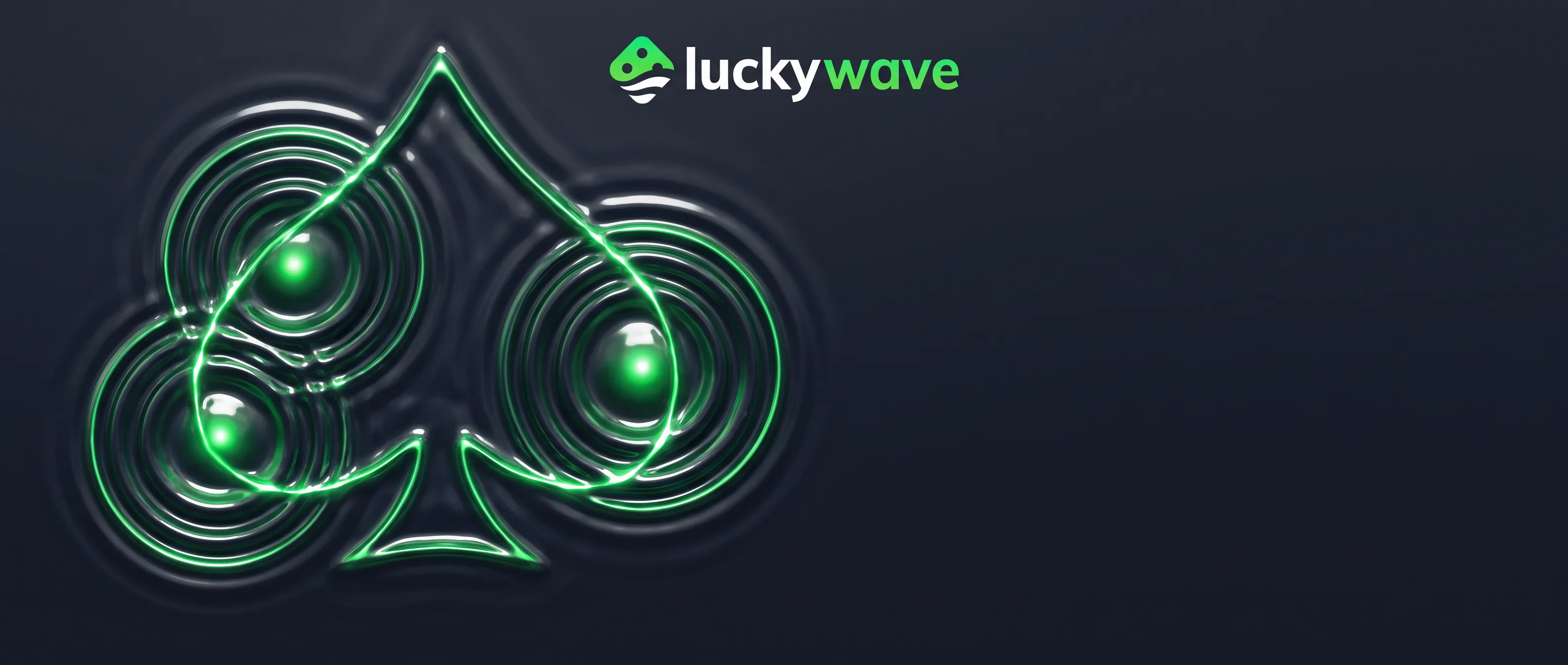 Groene LuckyWave-lichtkringen rond een verchroomd schoppensymbool